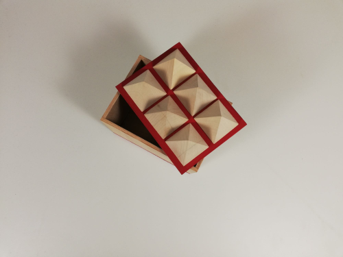 Adéla Dostálová - Kubistická krabička