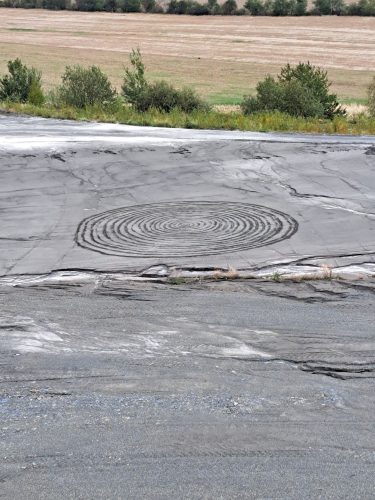 Jonáš Světlík a Matyáš Carbol a Leontýna Žvaková - Land art 